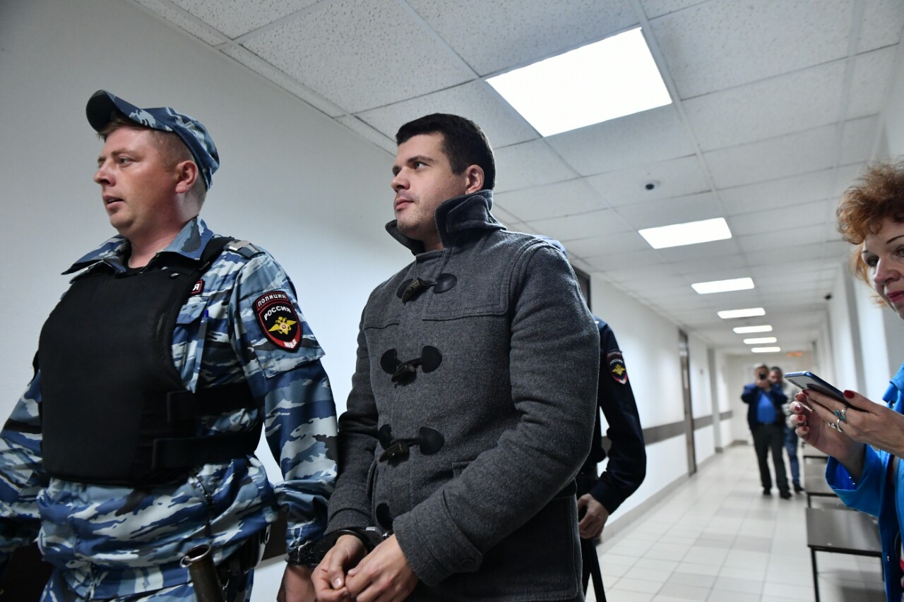 Экс-глава двух министерств оказался мошенником