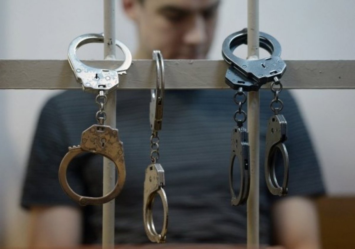 Произведен арест бывших чиновников по взятке РИА
