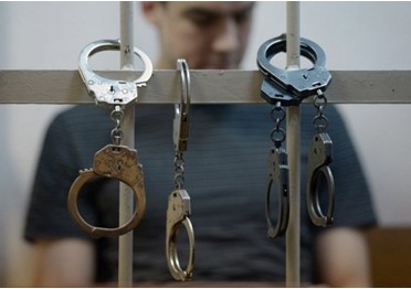 Произведен арест бывших чиновников по взятке РИА