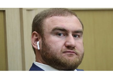 Сенатора Арашукова задержали в зале заседаний Совфеда. Обновление