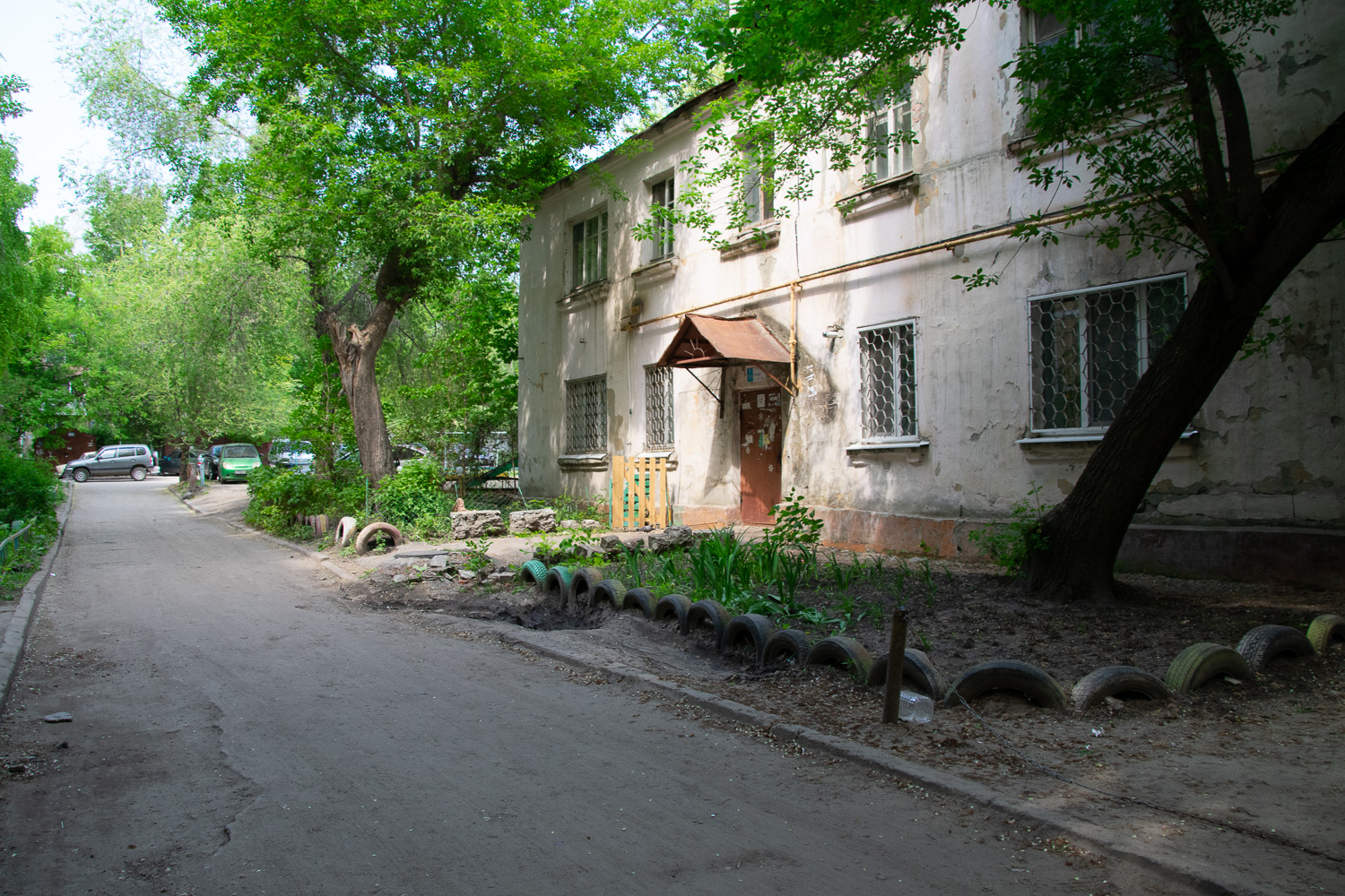 В Саратове занимаются благоустройством дворов