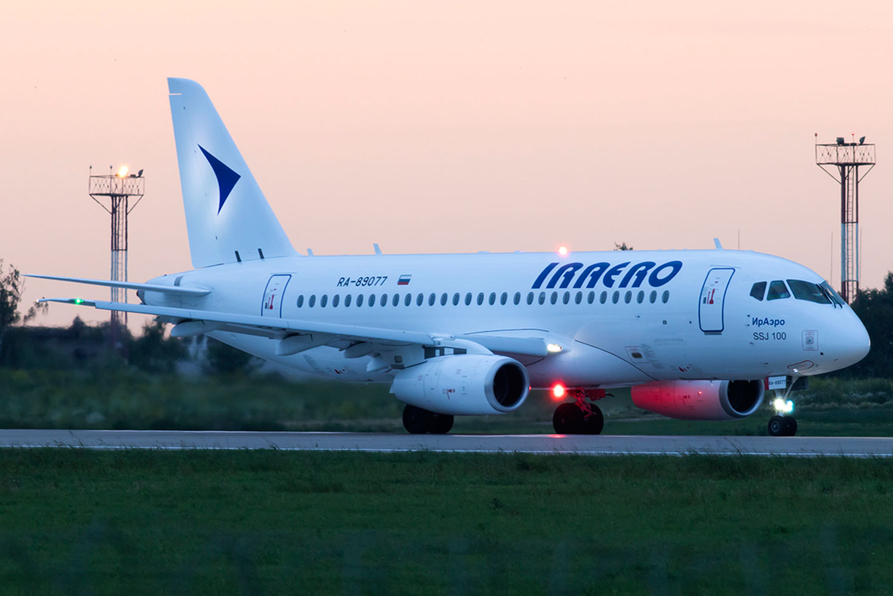 На площадках ОАК скопилось более 40 недособранных самолетов — 20 региональных самолетов SJ-100 и еще столько же МС-21 — Ведомости.