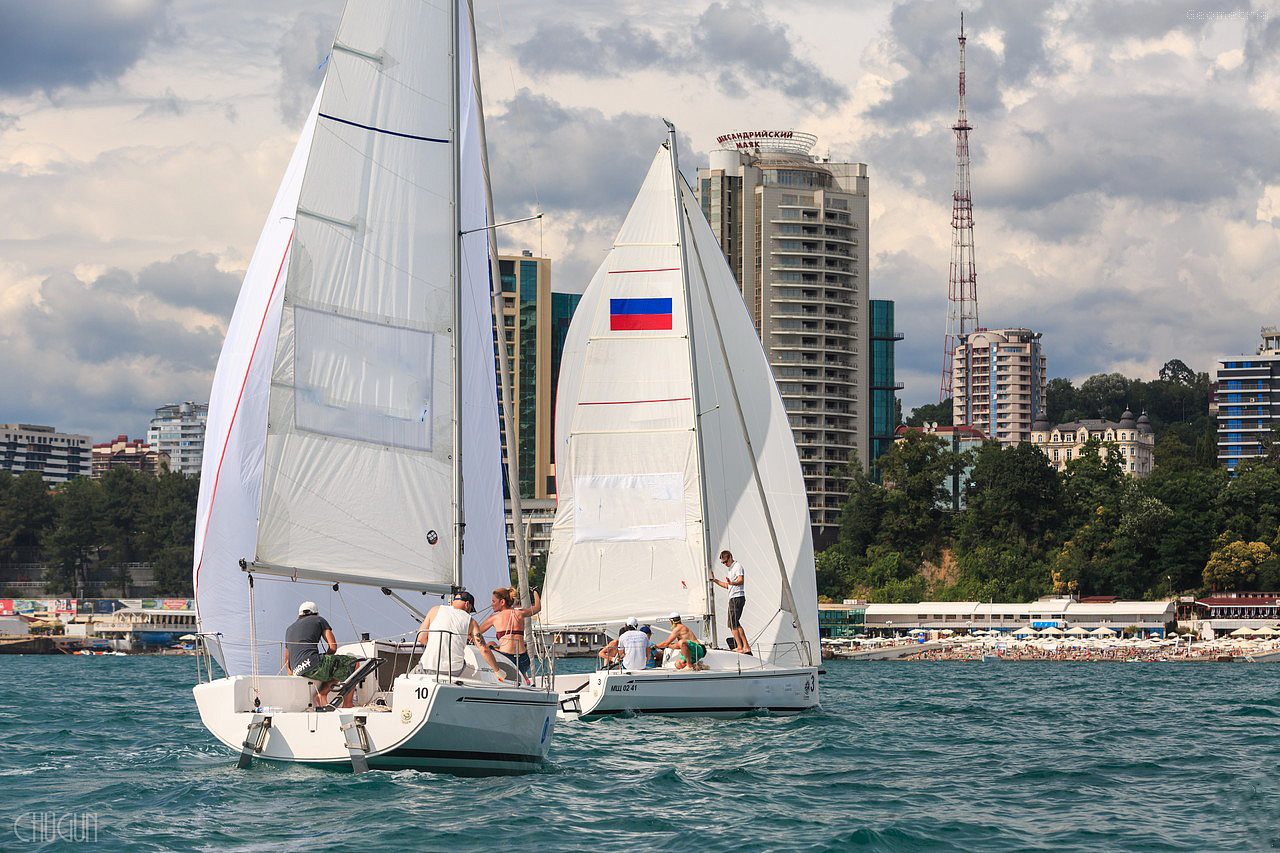 Правительство проконтролирует закупки иностранных яхт и самолетов