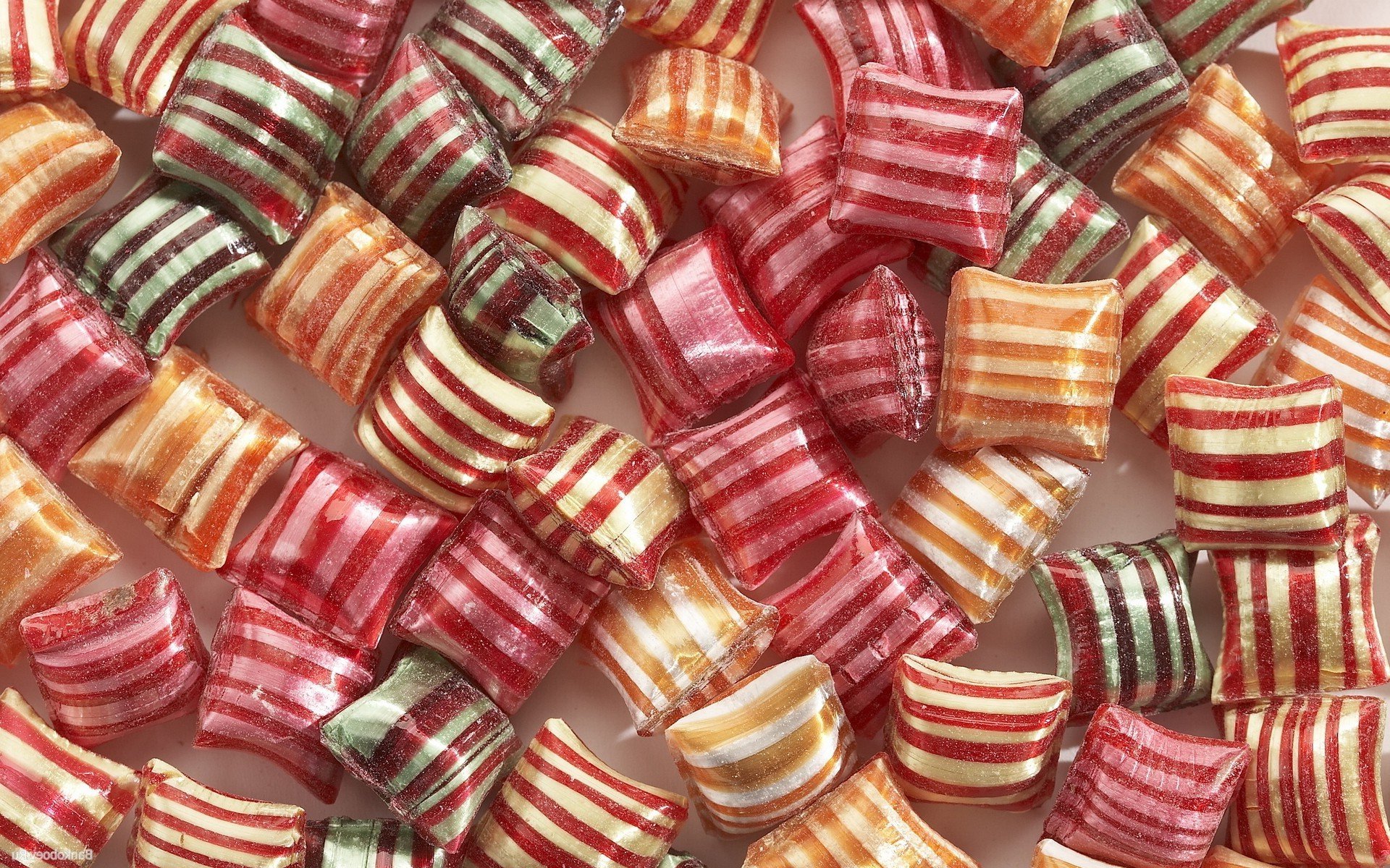 Солдат накормят дешевыми конфетами. Росгвардии закупят три тонны карамелек