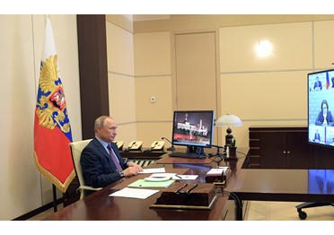 Путин поручил выделить регионам 5 млрд рублей на лекарства от коронавируса
