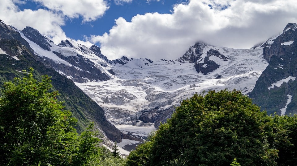  Цейское ущелье в Северной Осетии — настоящее горное царство, в котором спрятаны 29 ледников. 