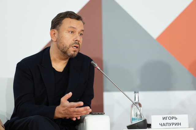 Дизайнер одежды Игорь Чапурин рассказал об оформлении внешнего вида российского завода на сессии «Мода и красота. Теперь и в онлайн», которая прошла на площадке Столыпин-форума в Москве 9 сентября.