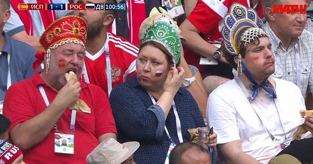 Богатые и Знаменитые, теперь ставшие мемом "болельщики в кокошниках" оказались связаны с миллиардными госконтрактами