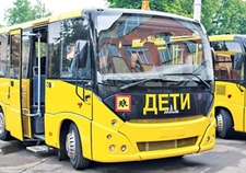 В регионы России поступит ещё более тысячи новых школьных автобусов и 937 машин скорой помощи