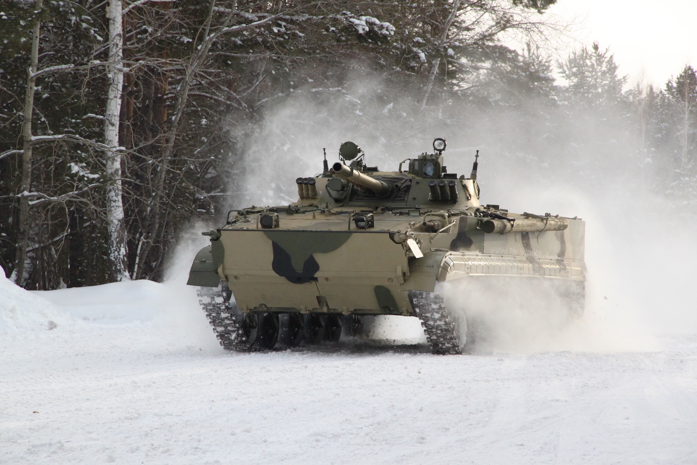 «Калашников» представил на IDEX-2023 новую защиту для БМП-3
