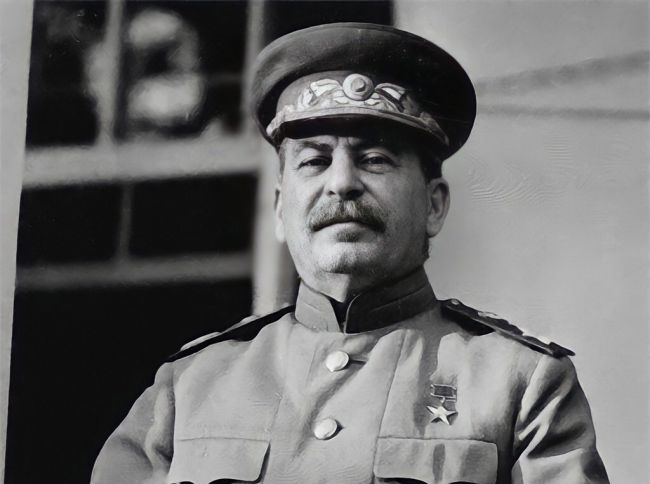 Медведев выполнил обещание и процитировал оборонщикам Сталина из 41-го Медведев выполнил обещание и процитировал оборонщикам Сталина из 41-го