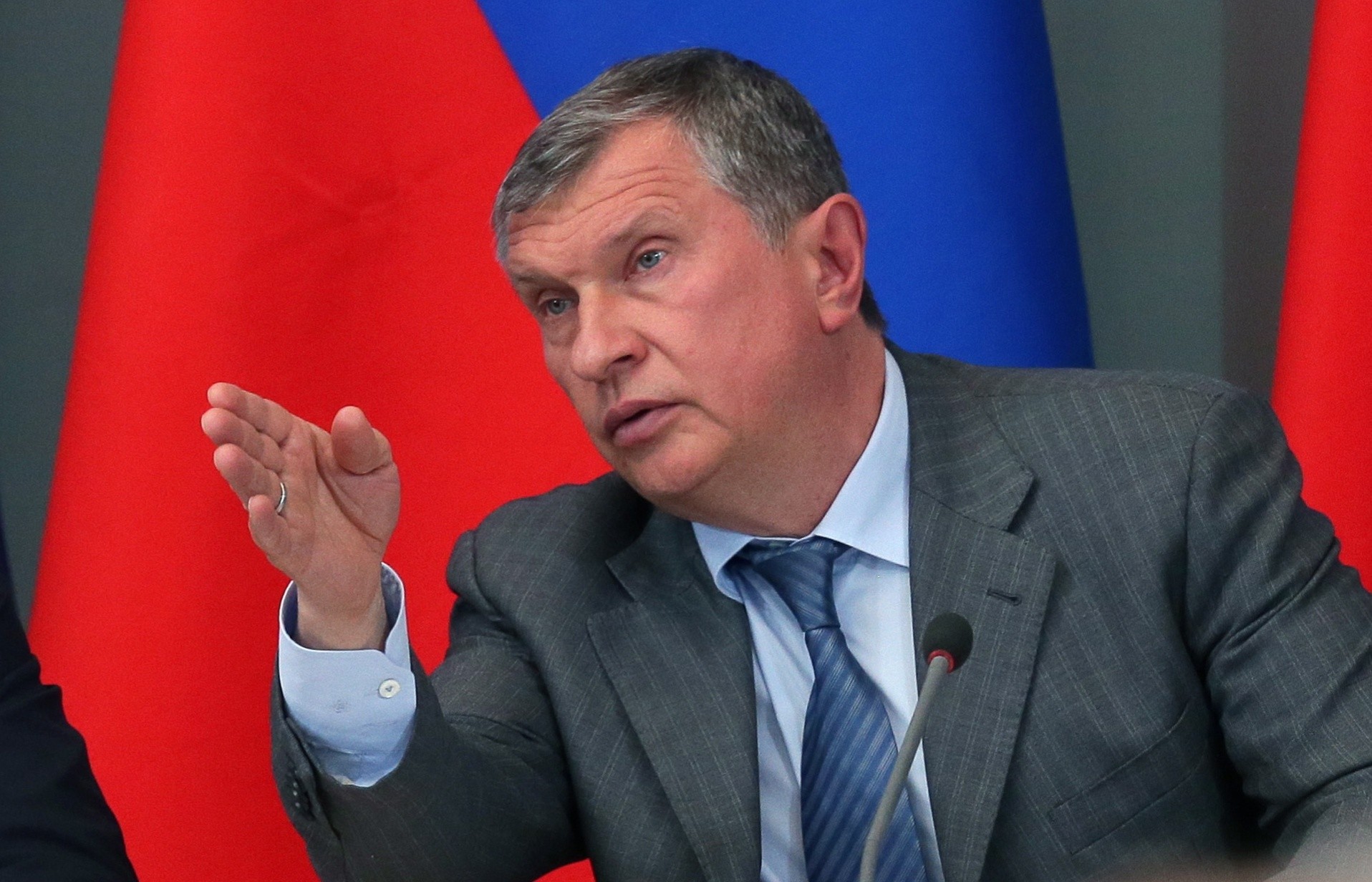 По словам Сечина, за решение о приватизации Башнефти Улюкаев затребовал 2 млн долларов