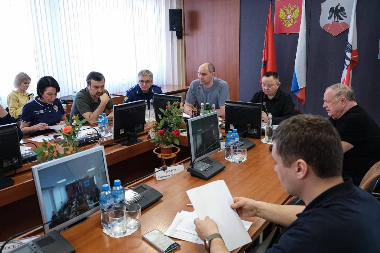 В Орске Министр строительства и ЖКХ РФ Ирек Файзуллин совместно с Губернатором Оренбургской области Денисом Паслером провёл заседание Комиссии по чрезвычайным ситуациям