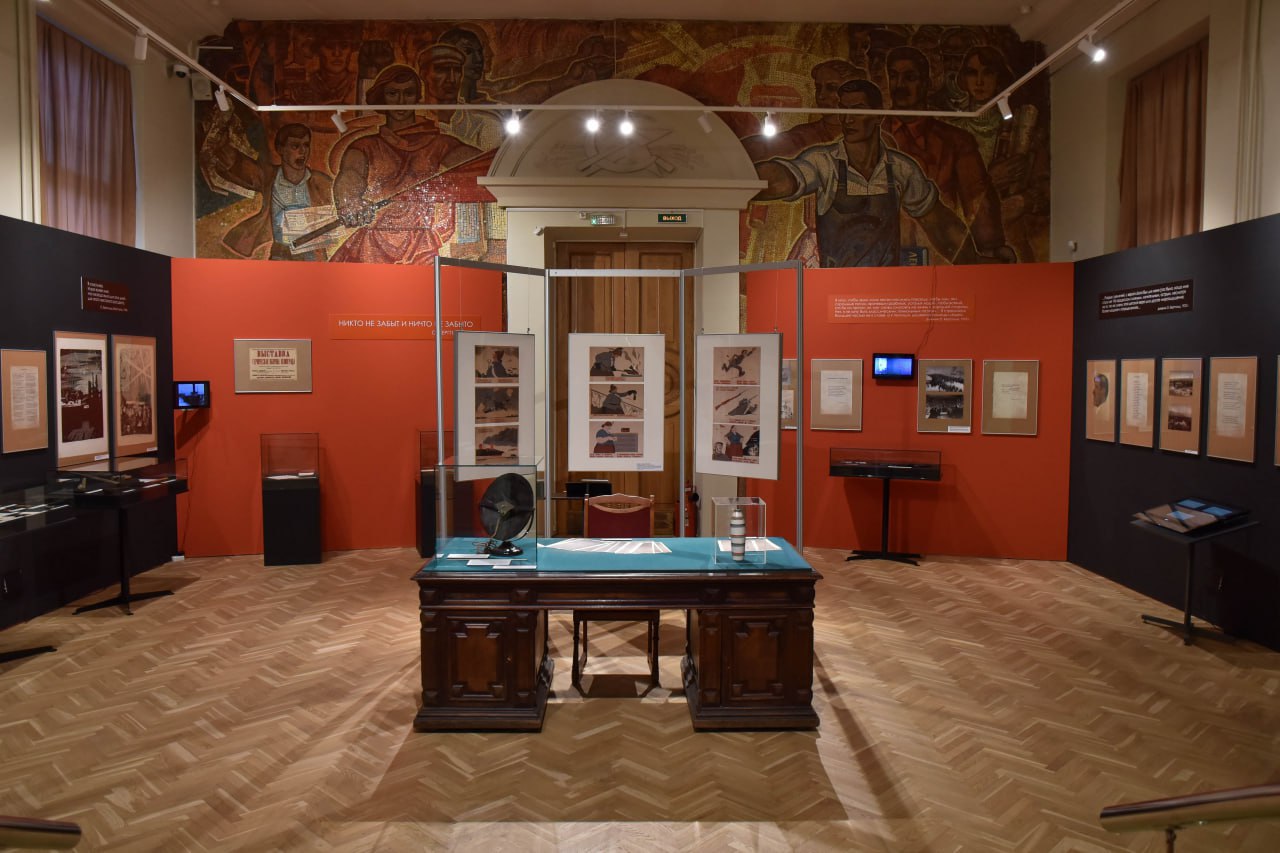 «Внимание! Говорит Ленинград! У микрофона поэтесса Ольга Берггольц»