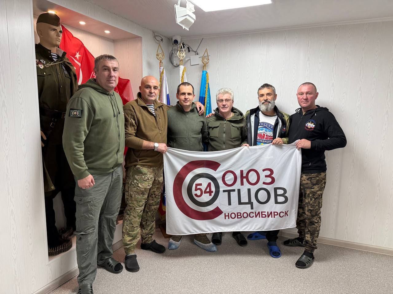 "Из таких людей можно гвозди ковать": Гуманитарный отряд «Соболь» вернулся из зоны СВО, впечатленный встречей с командиром-легендой. 