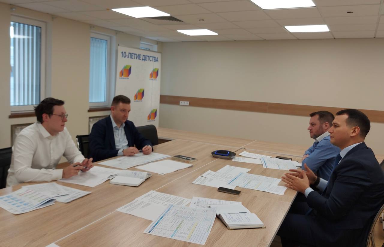 Минстрой России контролирует развитие системы образования в новых регионах РФ