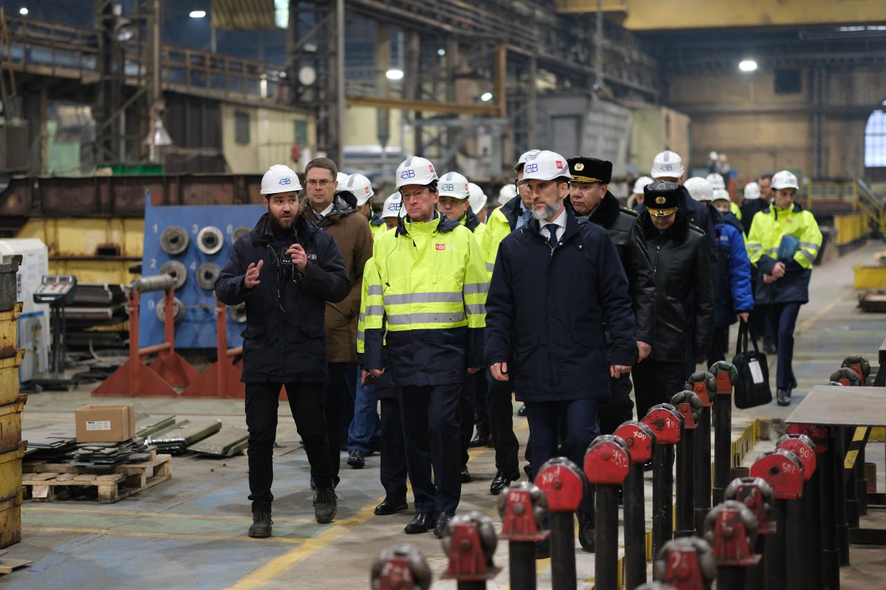 Помощник президента России посетил предприятия ОСК в Санкт-Петербурге