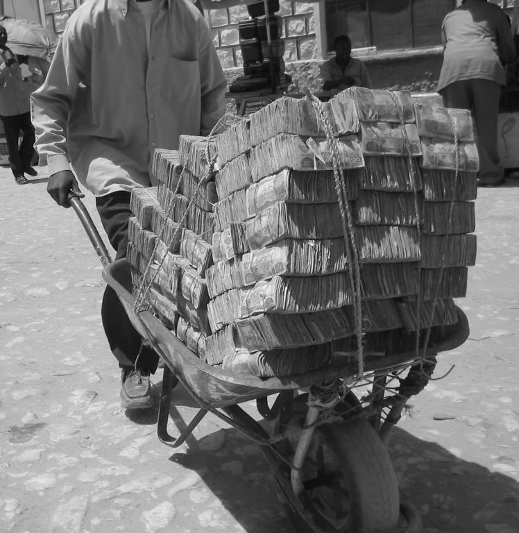 Избыток денежной массы привел к разгону инфляции в 2020–2024 годах, говорится в статье «Причины повышенной инфляции в российской экономике», опубликованной в журнале «Вопросы экономики».