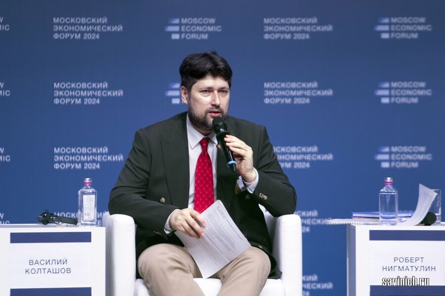  Эксперт МЭФ: Данные Росстата о рекордном росте зарплат раздражают россиян