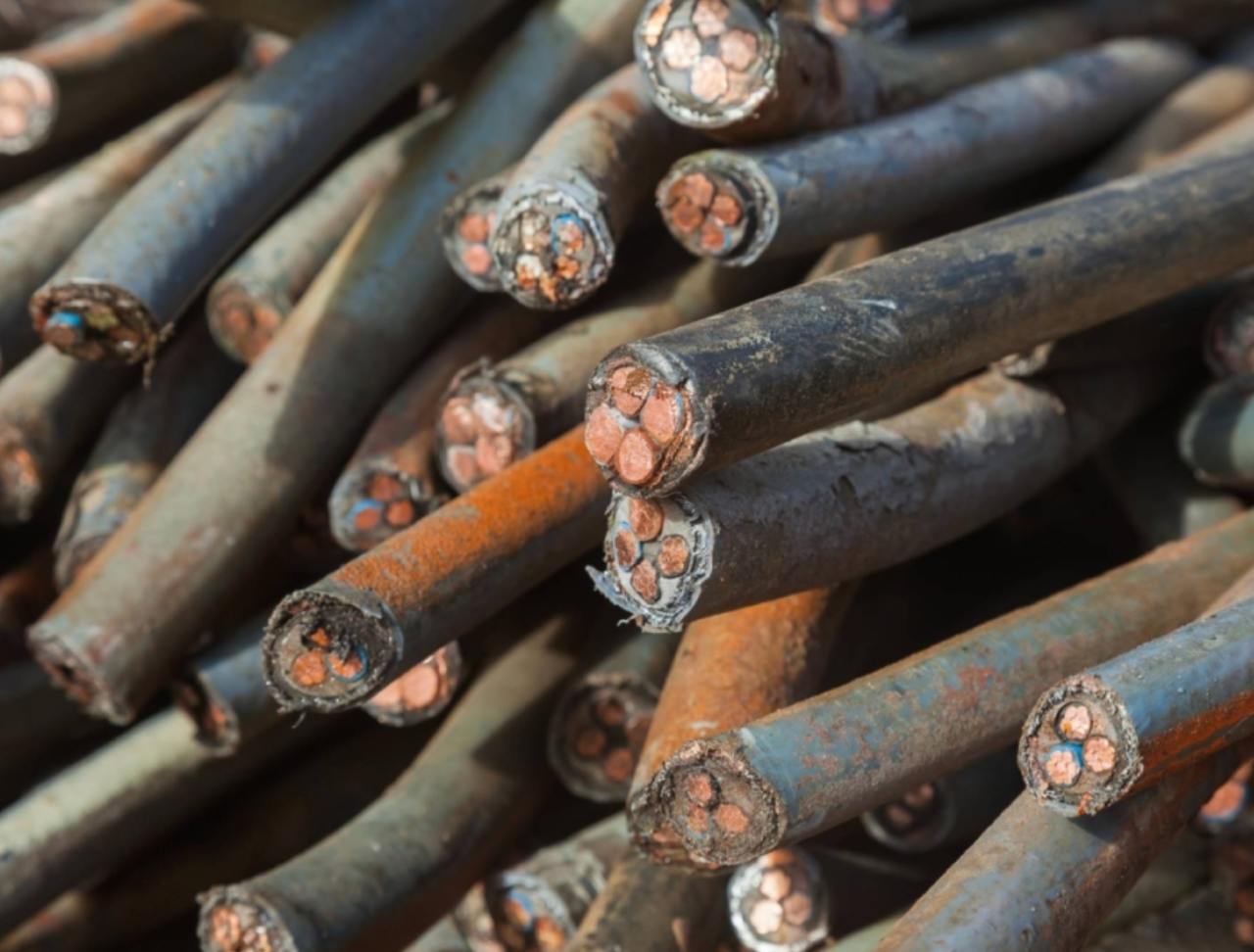 У благополучных японцев проблема - воруют электрокабели. Говорят виноват рост цен не медь.