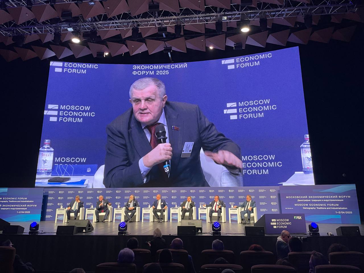  На МЭФ призвали национализировать Центробанк: "Сколько можно это терпеть?!"  