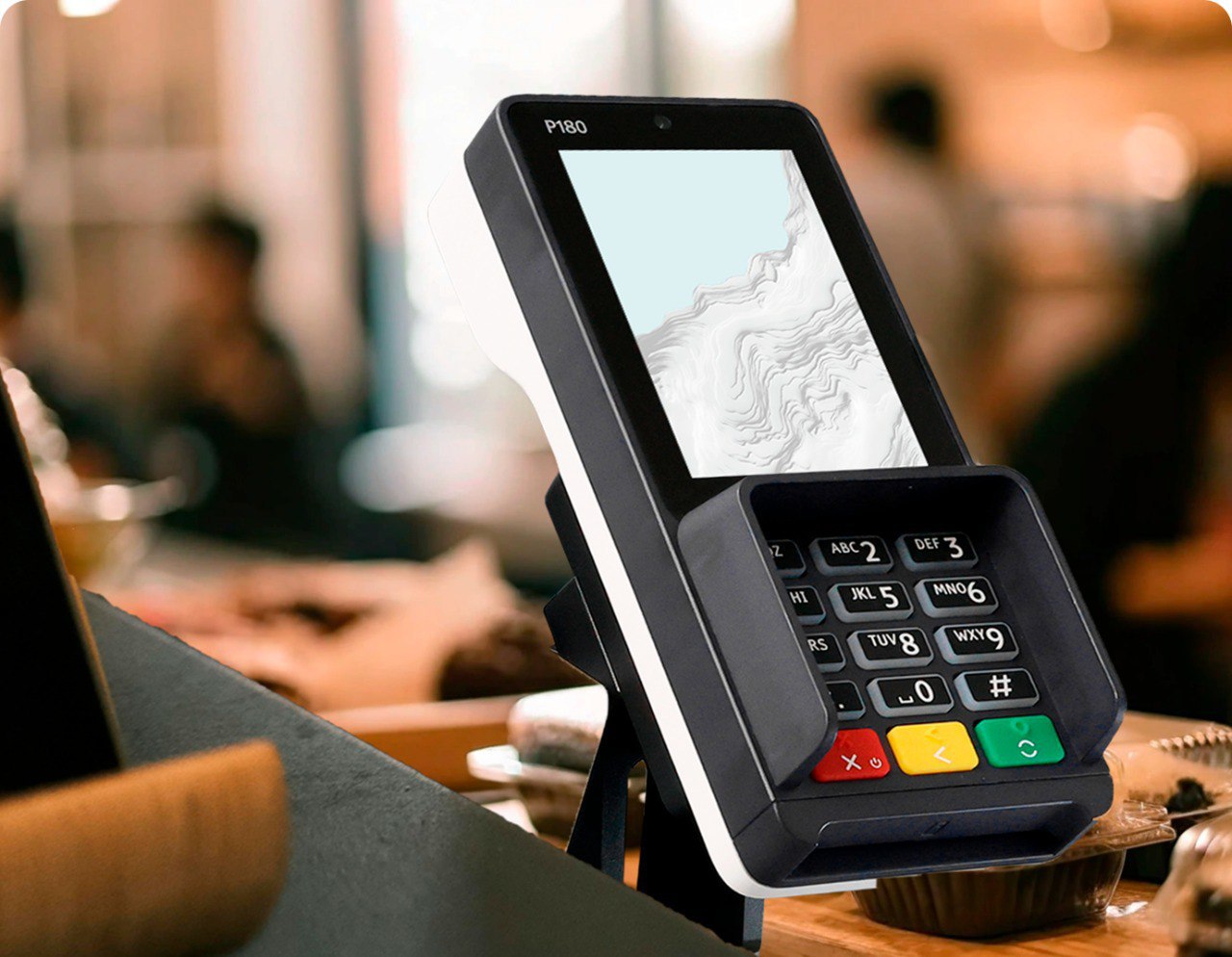 На заводе "Инферит" (входит в ГК Softline) в городе Фрязино стартовало производство первого отечественного пин-пада Р180. Устройство разработано компанией "Сомерс".