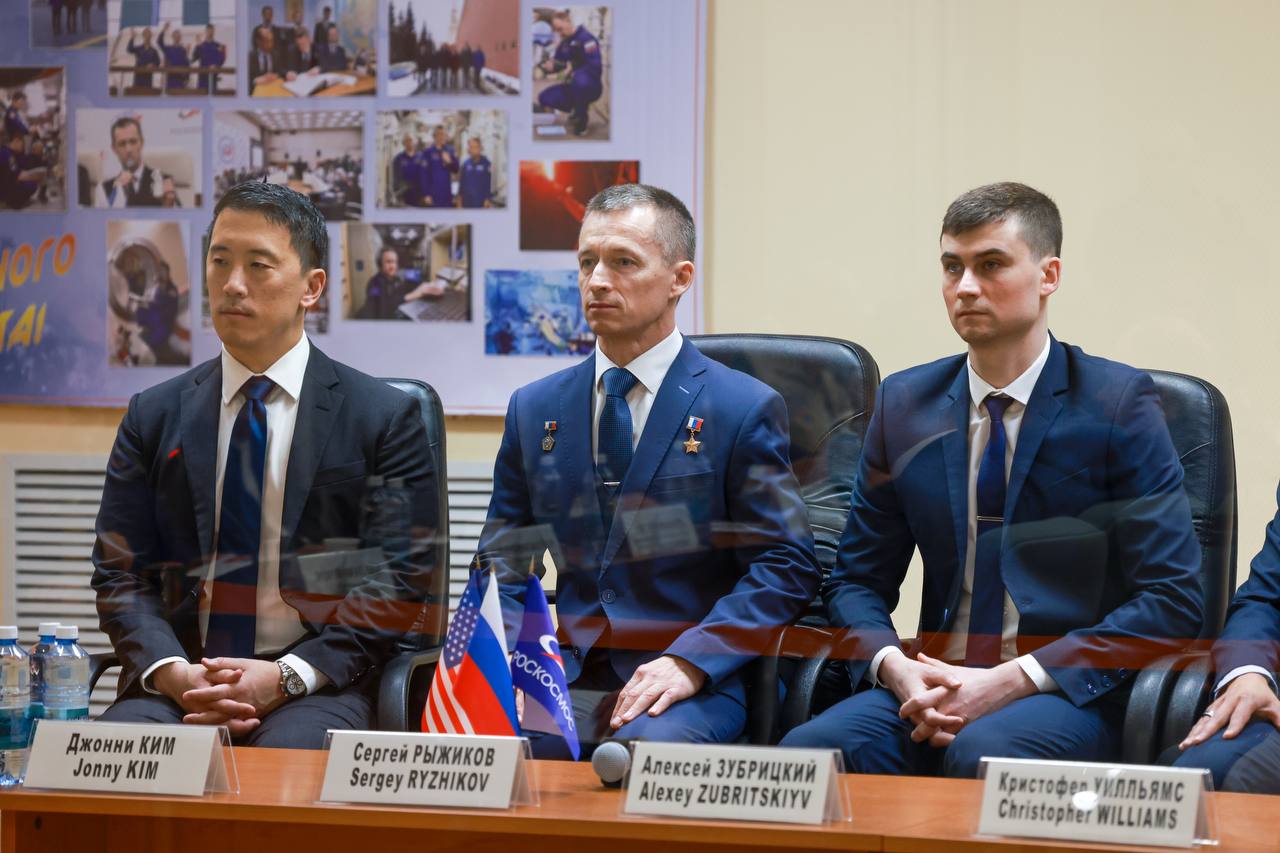  Утверждены экипажи корабля «Союз МС-27»