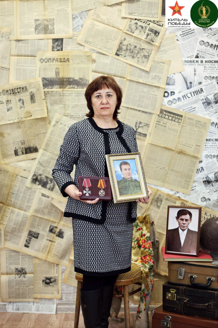 На фотографии Светлана - мама участника Специальной военной операции Чернова Владислава Ивановича и внучка ветерана Великой Отечественной войны Фомина Василия Григорьевича