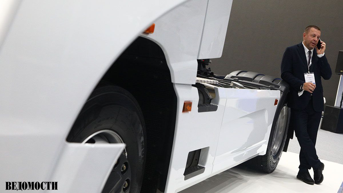 Рынок тяжелых грузовиков в августе упал почти на 60% 