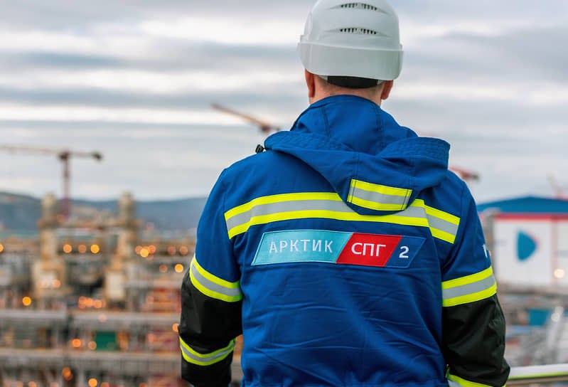 Новатэк начал отгрузки СПГ с проекта Арктик СПГ - 2, первое судно уже зашло в Китай, заявил журналистам зампред правления компании Евгений Амбросов 