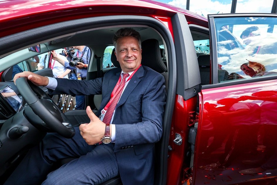 В АвтоВАЗе посетовали на невозможность развиваться из-за слишком крепкого рубля