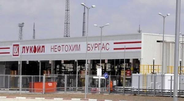 София ведёт переговоры с Белым домом об отсрочке введения американских санкций против Лукойла и намерена просить США об исключении страны из ограничений