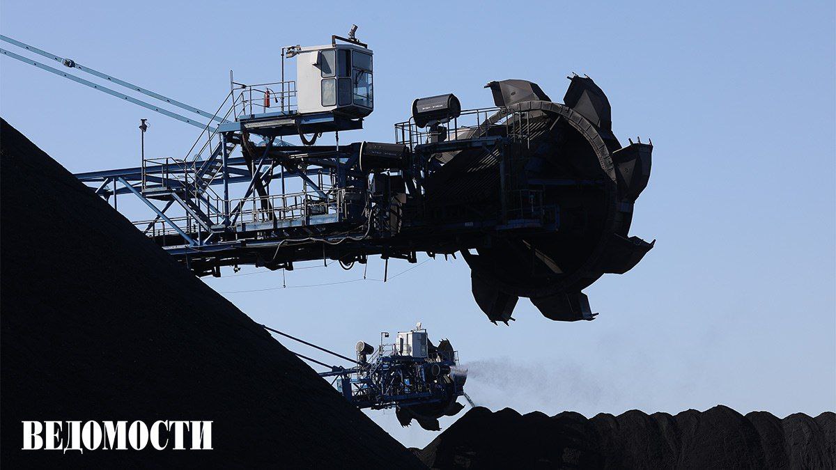 Мировой спрос на уголь достигнет рекордного уровня в 2025 году, пишет The Financial Times со ссылкой на данные Международного энергетического агентства (МЭА).