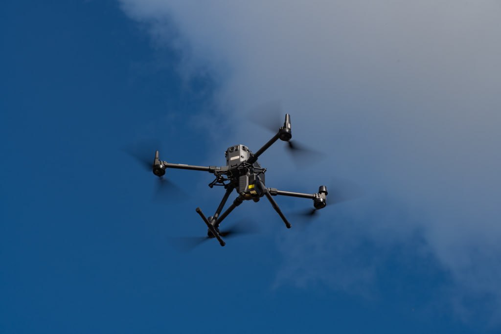 Поиск людей ночью и под кронами деревьев: «Дроноко» обучает ИИ тепловизионному зрению.