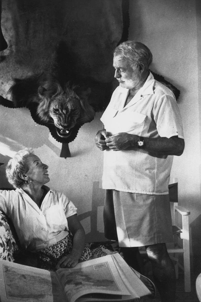 В январе 1954 года Эрнест Хемингуэй и его четвертая жена Мэриел осматривали достопримечательности Уганды с небольшого самолёта и потерпели крушение. 