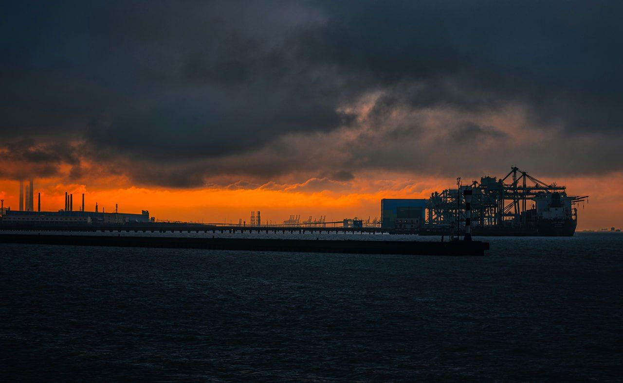  Государственная энергетическая компания Катара QatarEnergy прекратила производство сжиженного природного газа после атаки Ирана на ее предприятие в Рас-Лаффане, сообщает CNN.